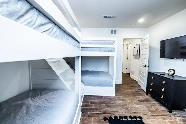 Sandy Shores Oasis bedroom with bunkbeds