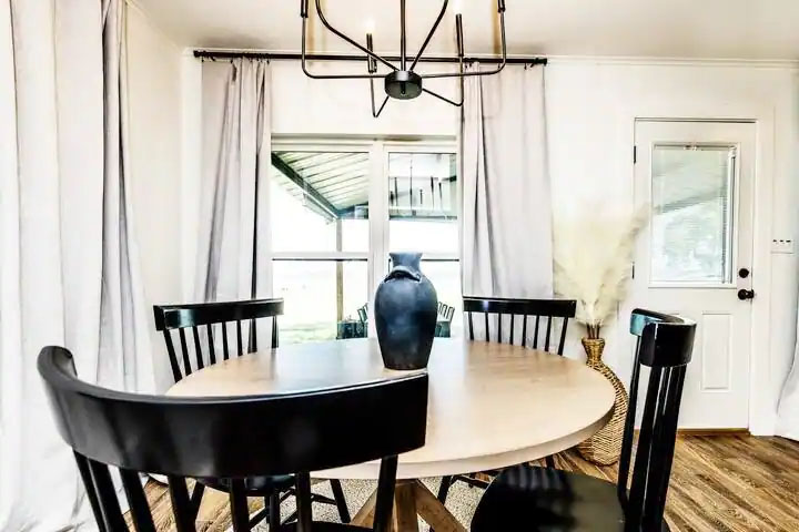 Sandy Shores Oasis round dining table by big windows