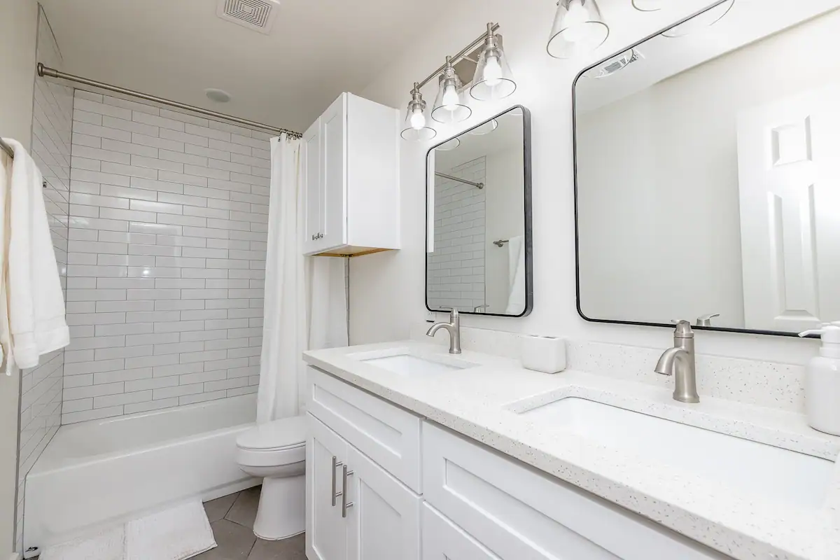 Sandy Shores Sanctuary bathroom with jack and jill sinks and tub shower